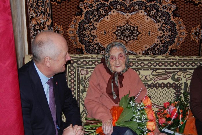 Jubileusz 100 urodzin Urszuli Szczęsnej mieszkanki Kocka