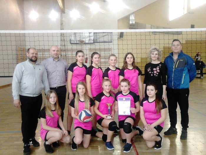 Mistrzostwa Powiatu Lubartowskiego w Mini   Piłkę Siatkową Dziewcząt  „czwórek”  2018  Siatkarki Szkoły Podstawowej w  Kocku   najlepsze w powiecie!