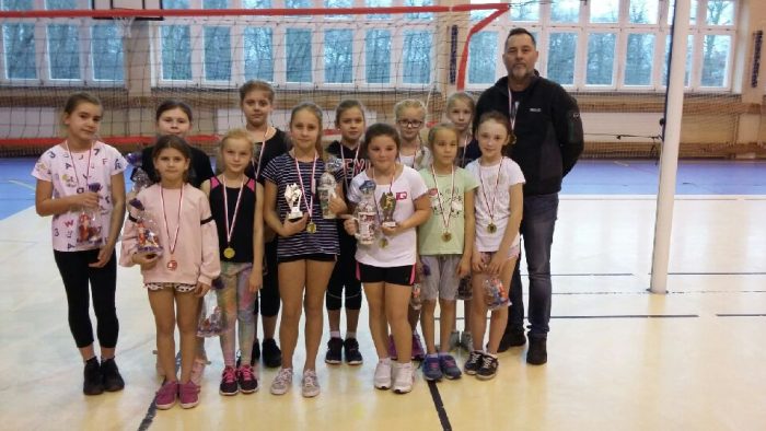Na początek przygody z siatkówką- złoty medal Amelii Wawerek
