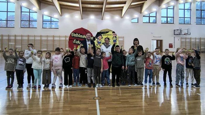 Bezpieczni na drodze – edukacja przez zabawę od najmłodszych lat